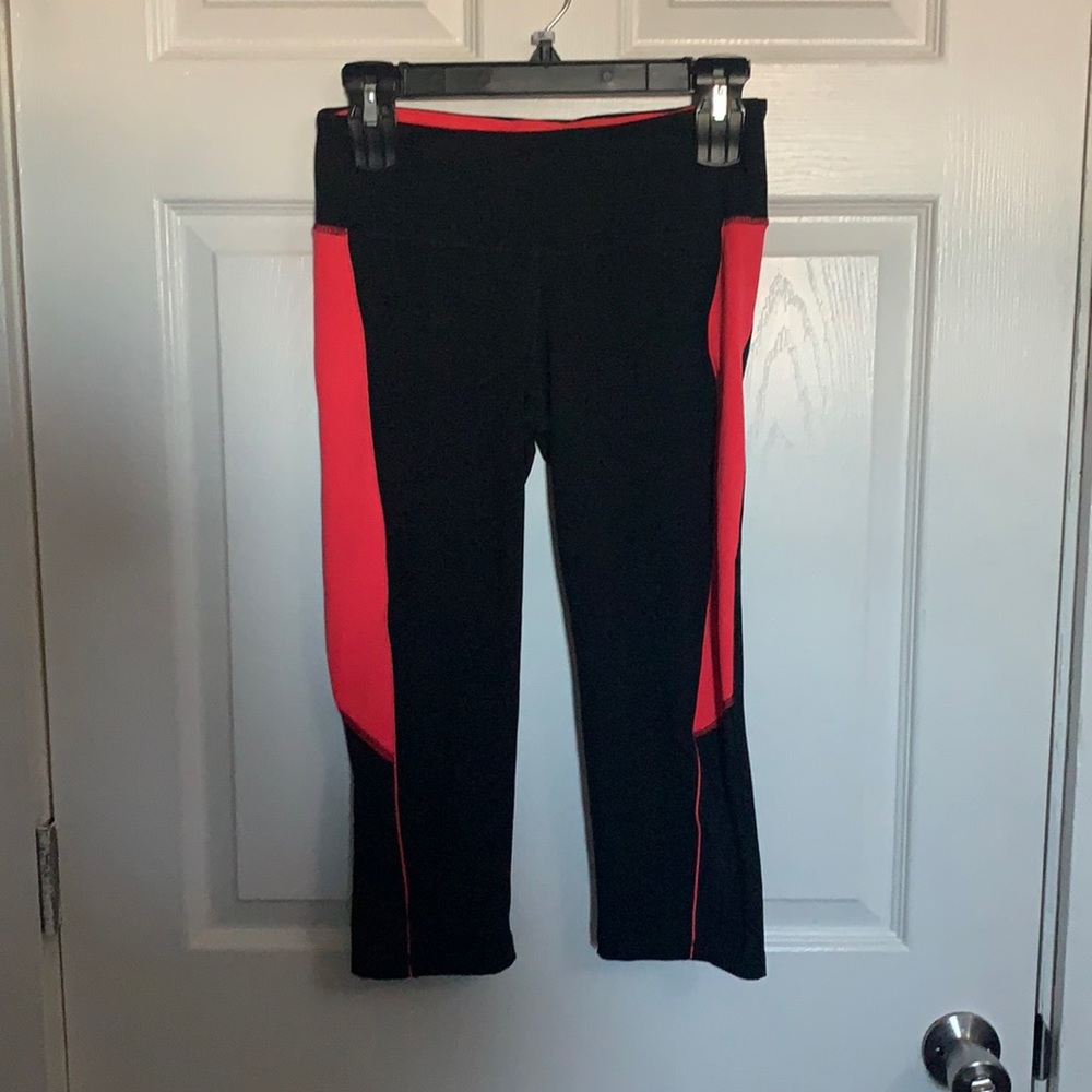 Old Navy Capri Leggings. Size Small.